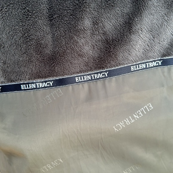 Ellen Tracy olive puffer coat faux fur detachable hood - Picture 15 of 17